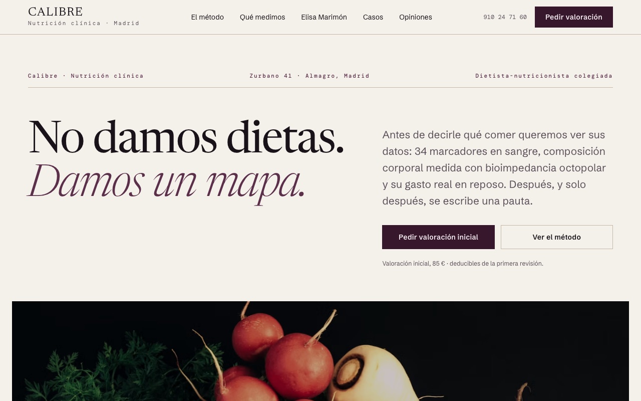Portada de la web de muestra de CALIBRE: membrete clínico, titular «No damos dietas» y bodegón de hortalizas